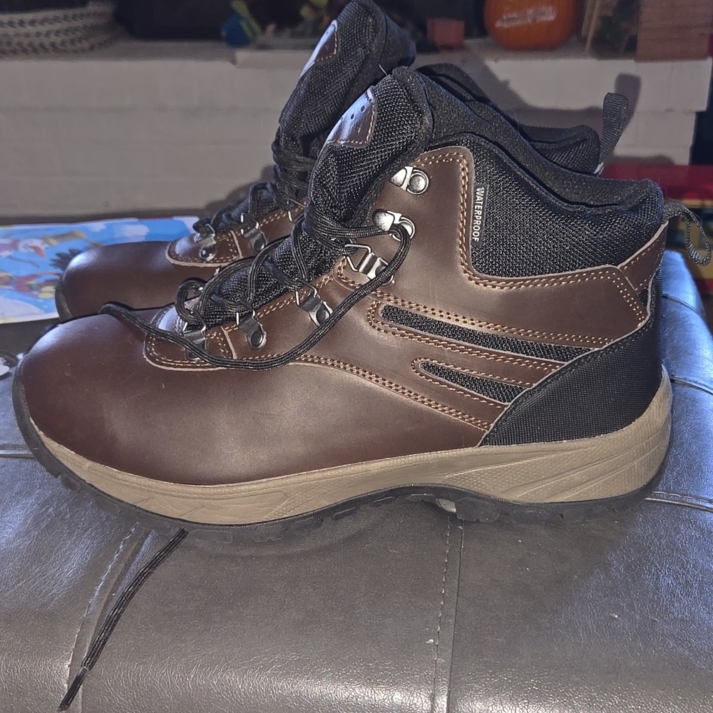 EDDIE BAUER HIKING BOOTS SIZE 10.5
